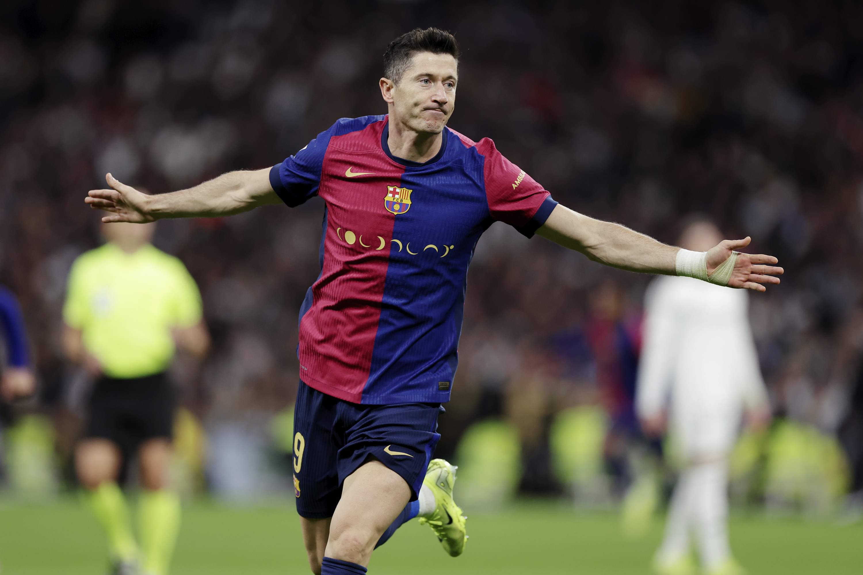 Lewandowski durante un encuentro con el Barcelona.