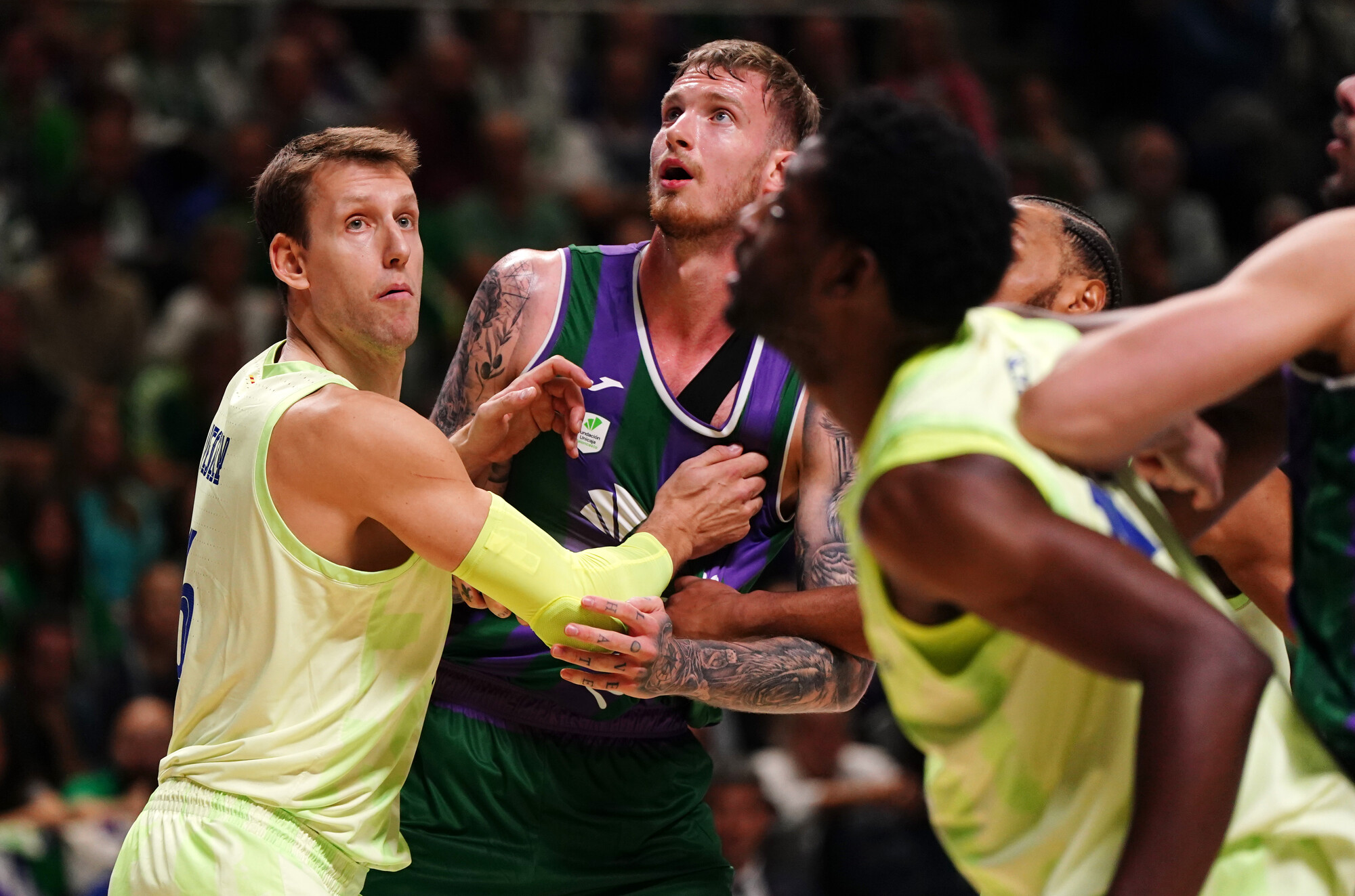 Vesely dan Balcerowski berjuang untuk bangkit kembali.