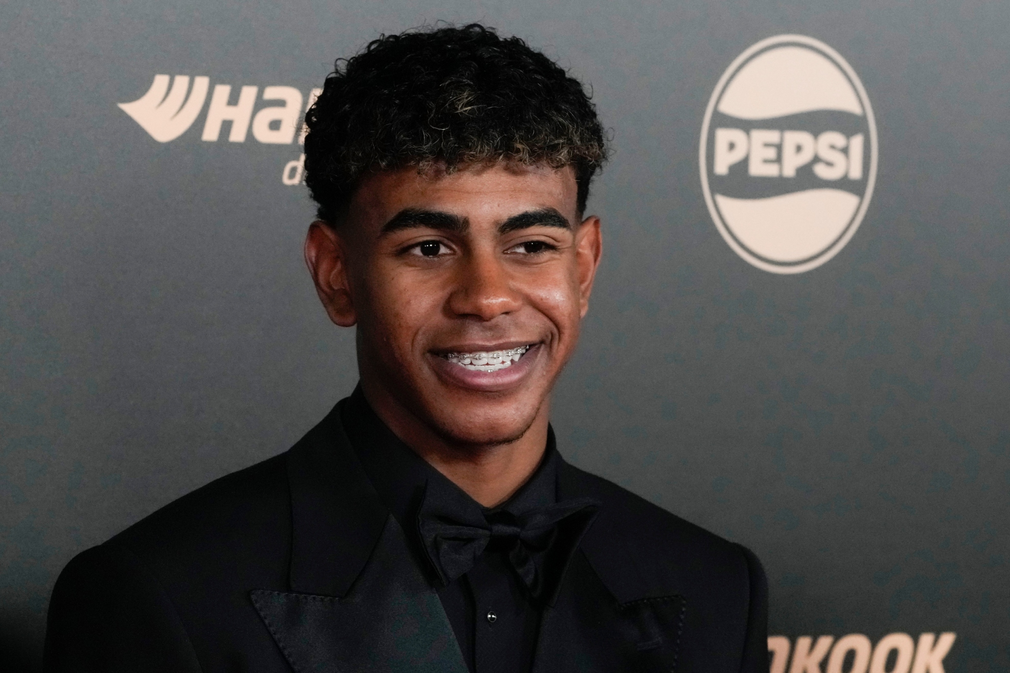 Lamine Yamal Trofeo Kopa A Mejor Jugador Joven Del Mundo Lamine Yamal Trofeo Kopa A Mejor Jugador Joven Del Mundo