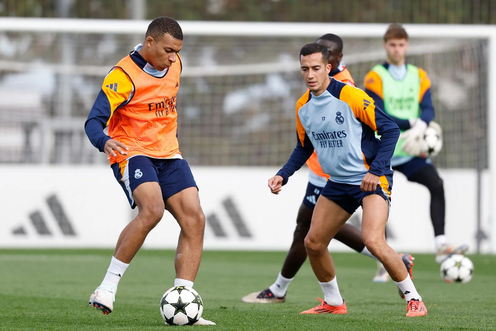 Mbappé y Lucas Vázquez en el entrenamiento de hoy en Valdebebas