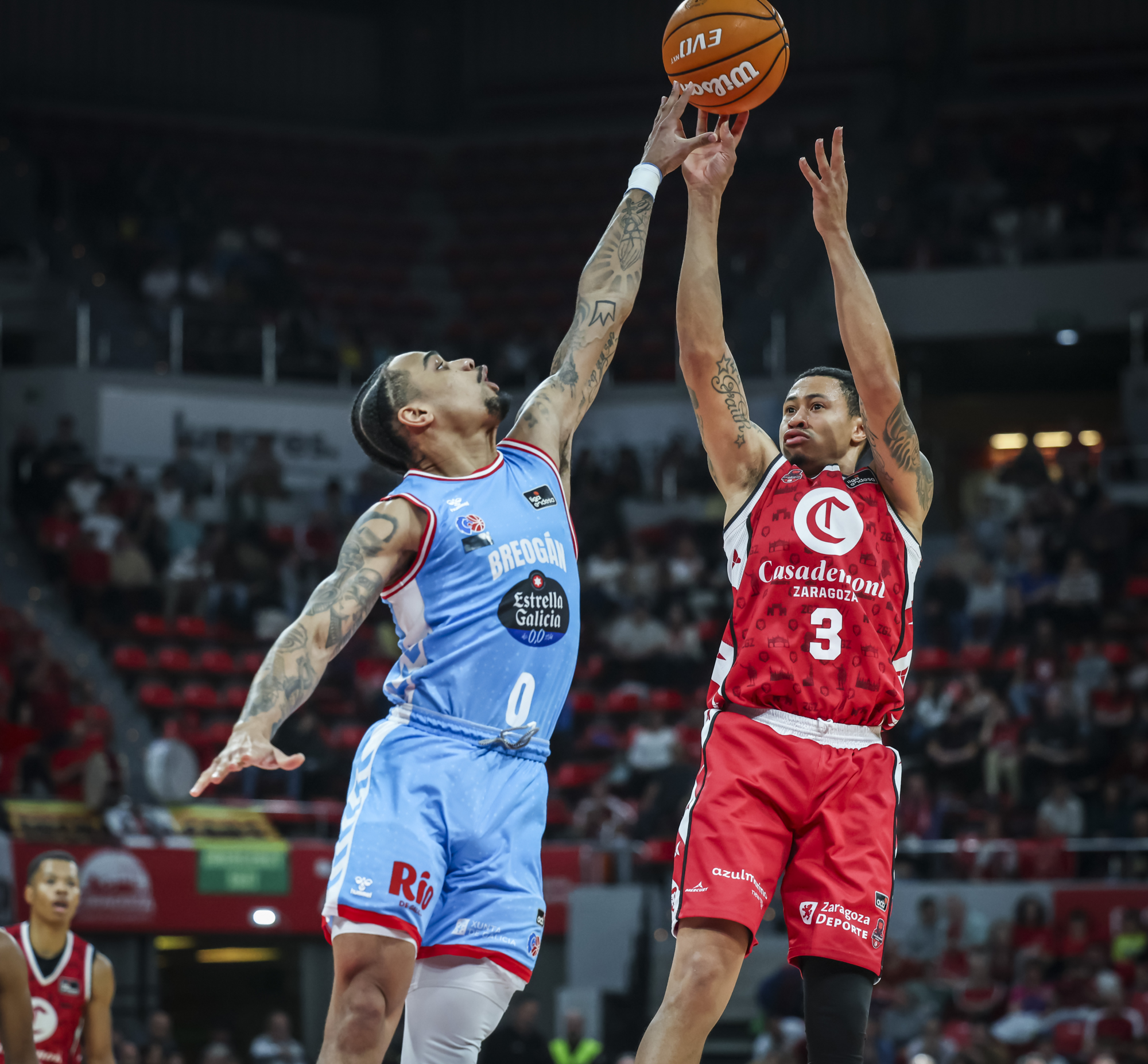 AJ Slaughter derruba Jordan Davis