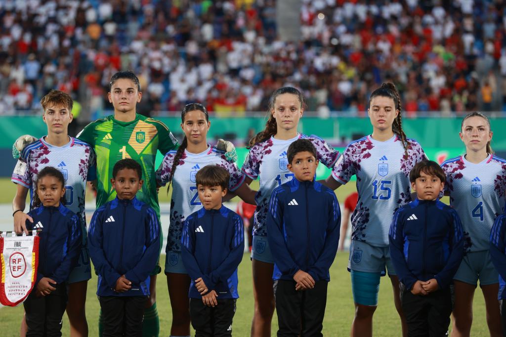 Las jugadoras de España posan en la previa de la final del Mundial Sub'17