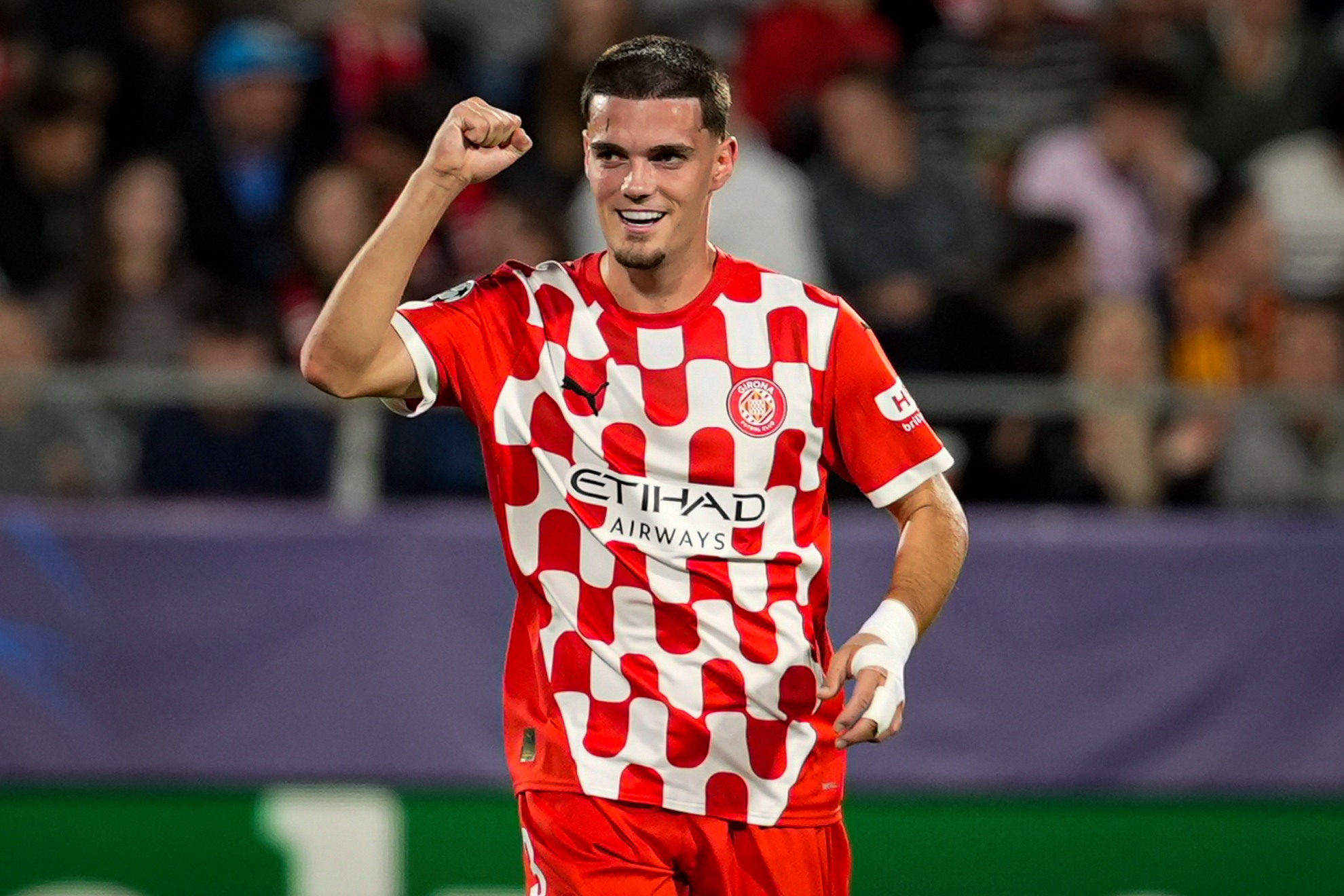 Miguel Gutiérrez celebra un gol con el Girona.