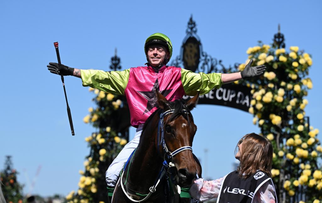 Robbie Dolan  celebra su triunfo con 'Knight's Choice'.