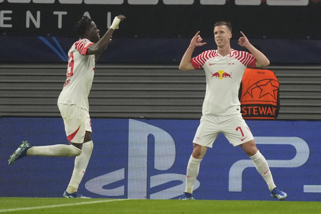 Dani Olmo celebrando su gol ante el Estrella Roja con el Leipzig