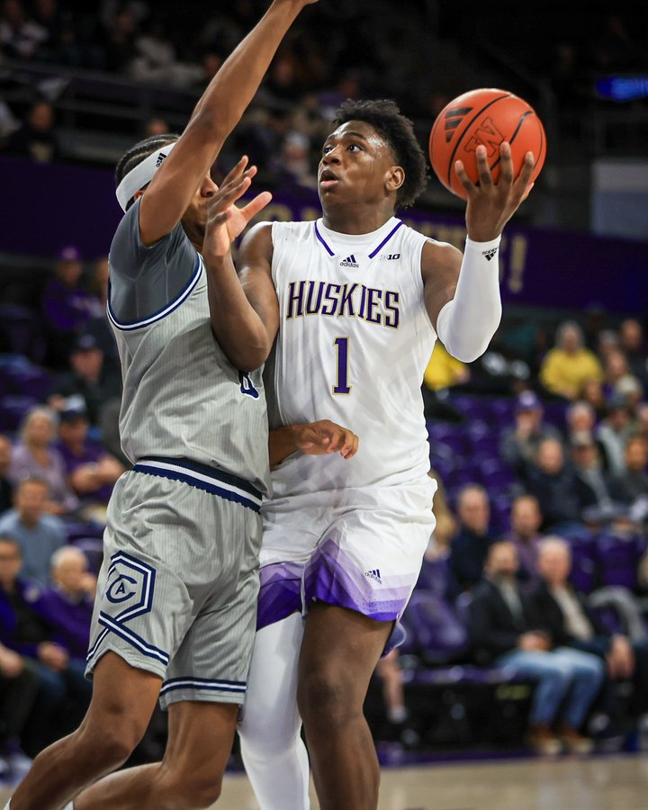 Great Osobor debuts with the Washington Huskies in the NCAA