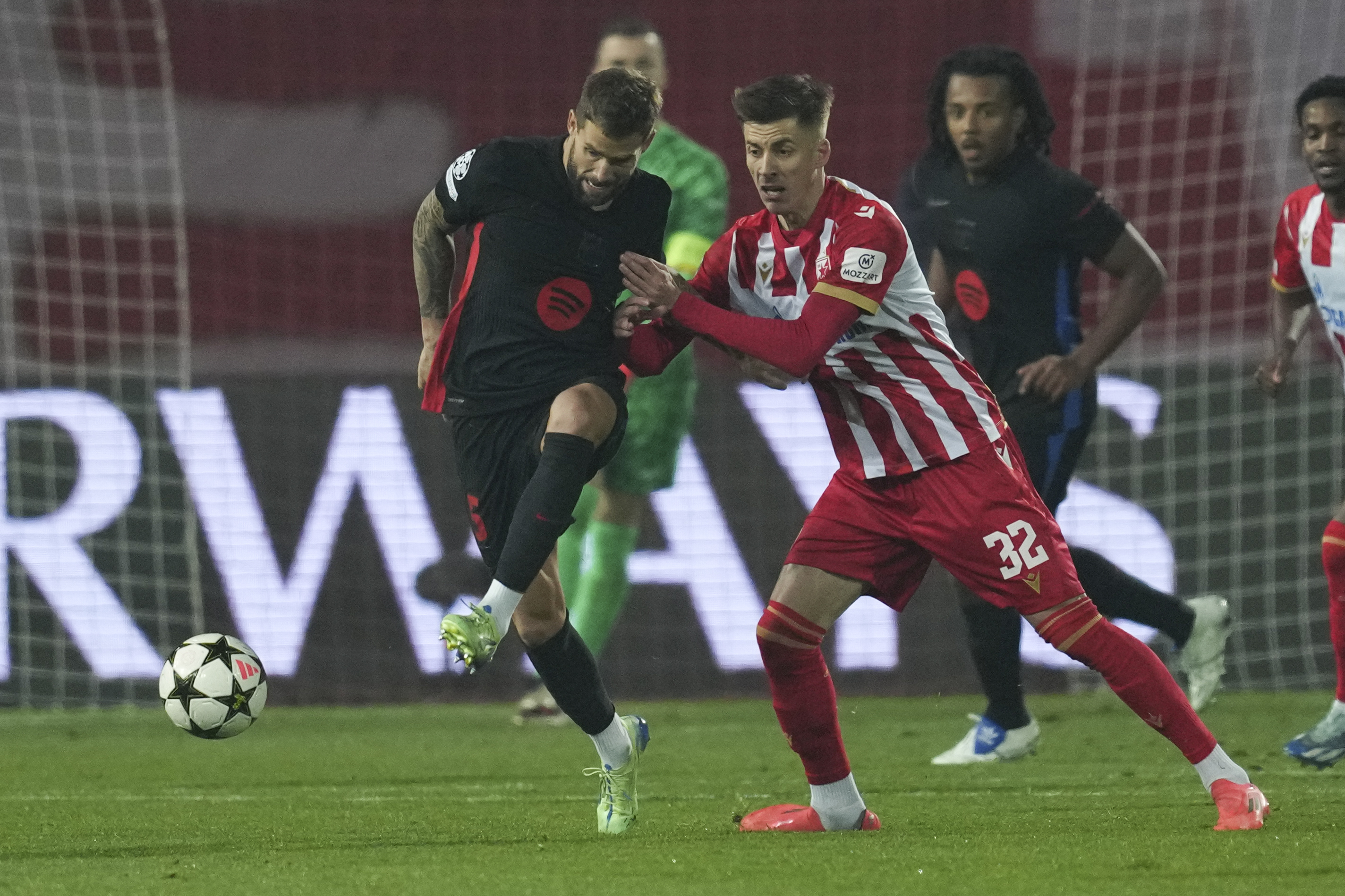 Íñigo Martínez w meczu z Estrella Roja.