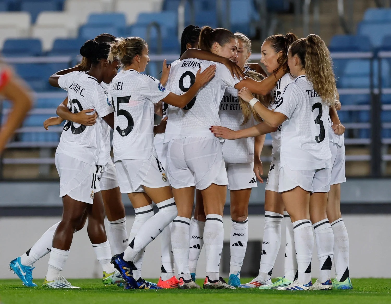 Las jugadoras del Real Madrid celebran un gol anotado esta temporada