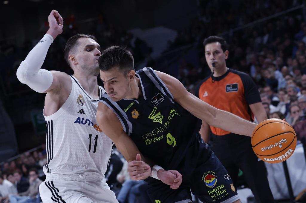 Nico Brussino tries to overcome Mario Hezonja's defense.