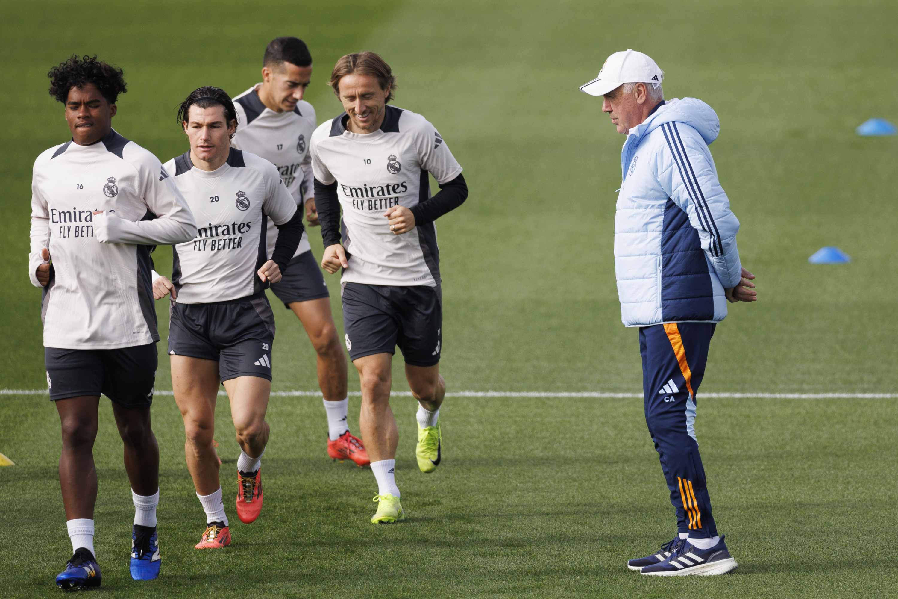 Carlo Ancelotti durante un entrenamiento del equipo en Valdebebas