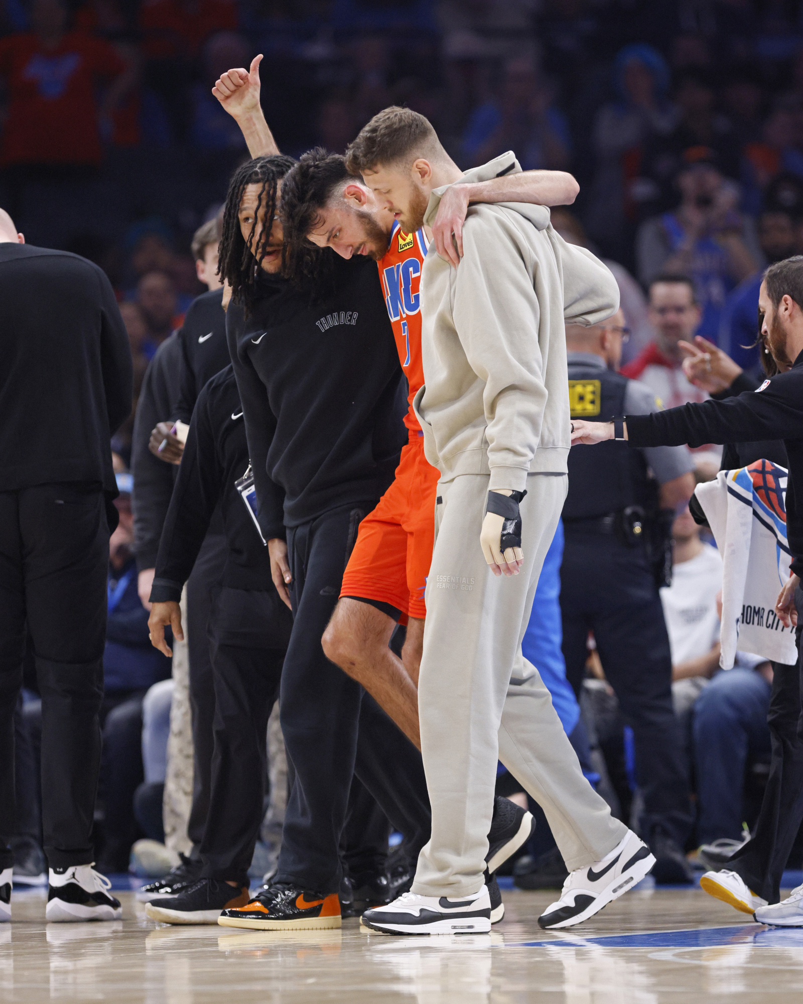Chet Holmgren is injured and the Thunder fall to the Warriors