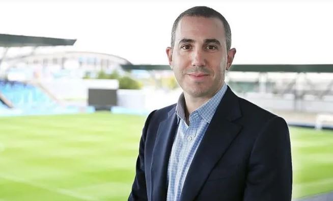 Omar Berrada, på stadens anläggningar.