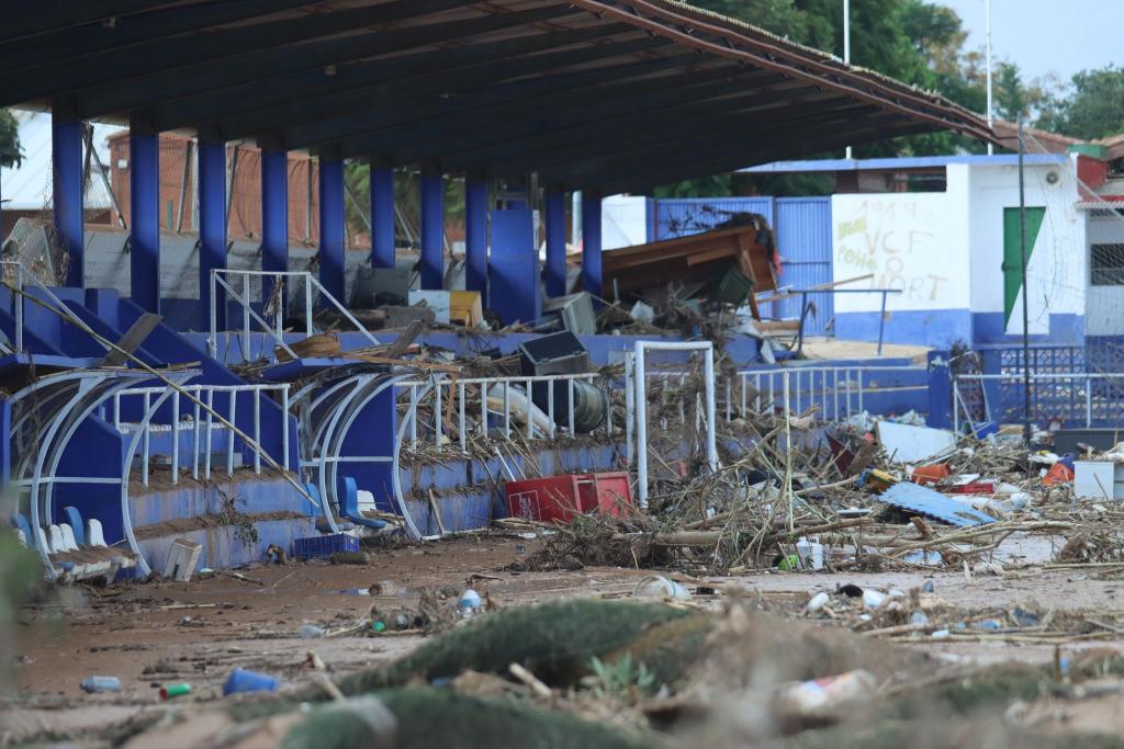 El Palleter, campo de la FFCV donde juega el Paiporta CF., tras los daños causados por la DANA