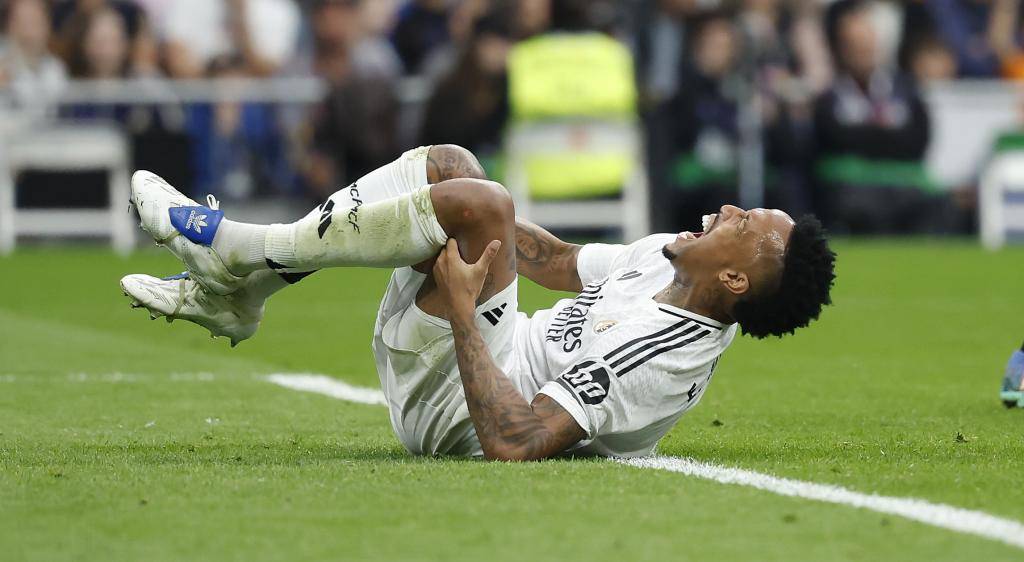Militao hurts his knee moments after being injured