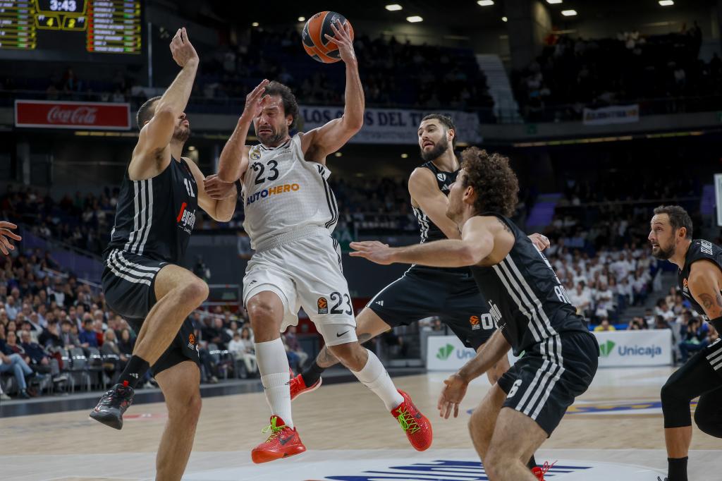 Sergio Llull uderza w kosz.