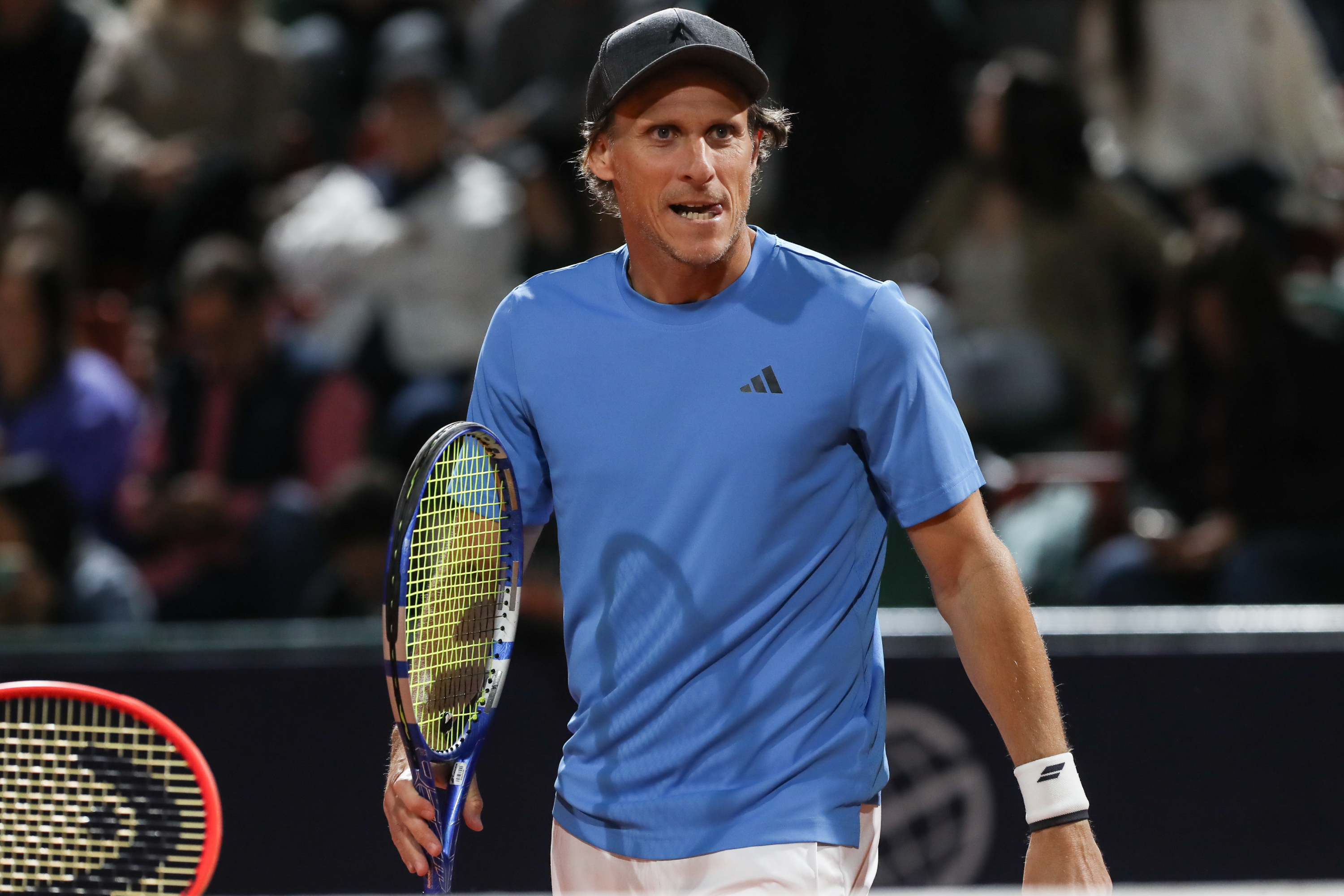 Diego Forlán pierde en su debut en el tenis profesional, en los dobles de Montevideo