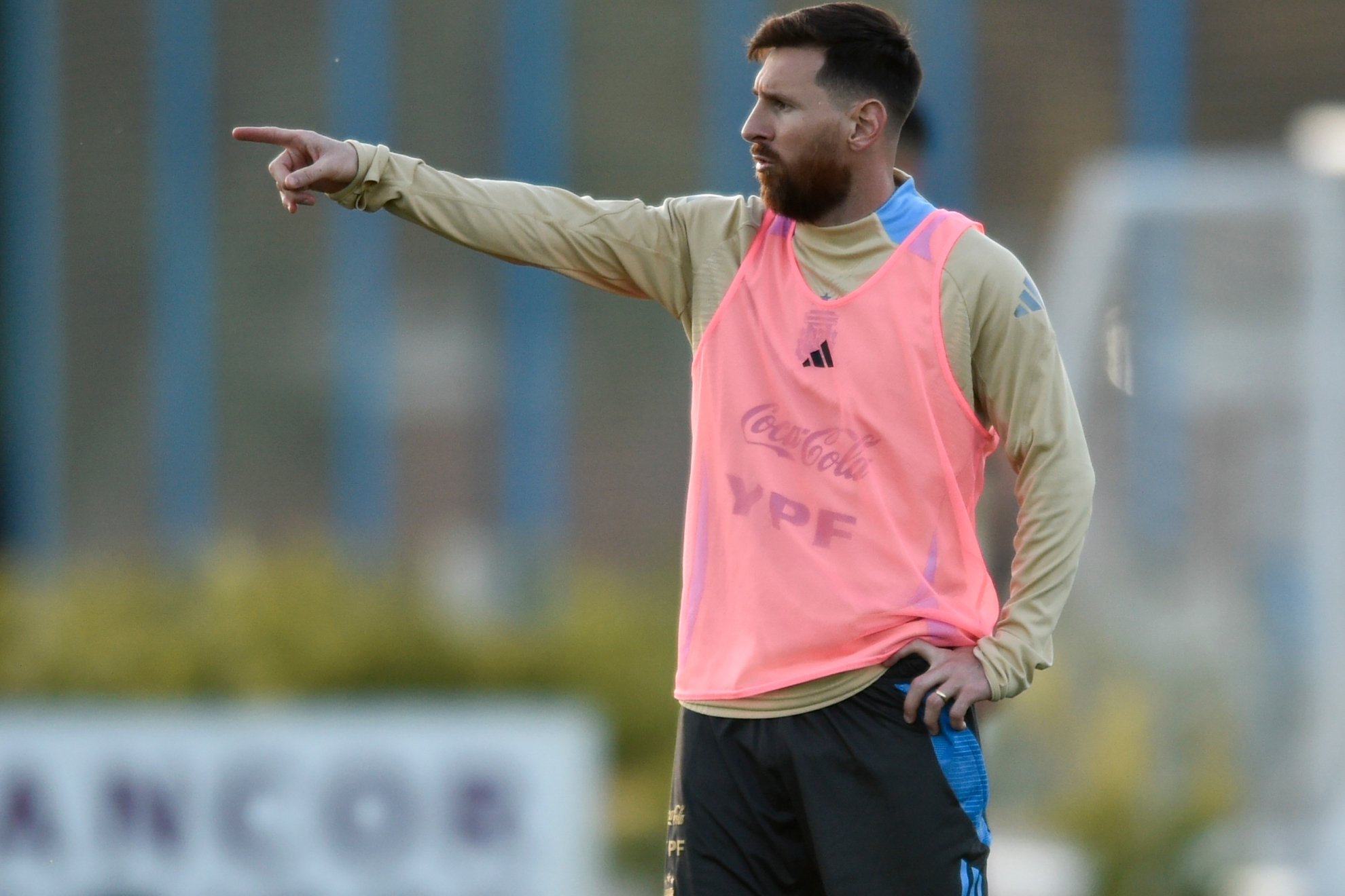 Messi, in training before traveling to Paraguay.