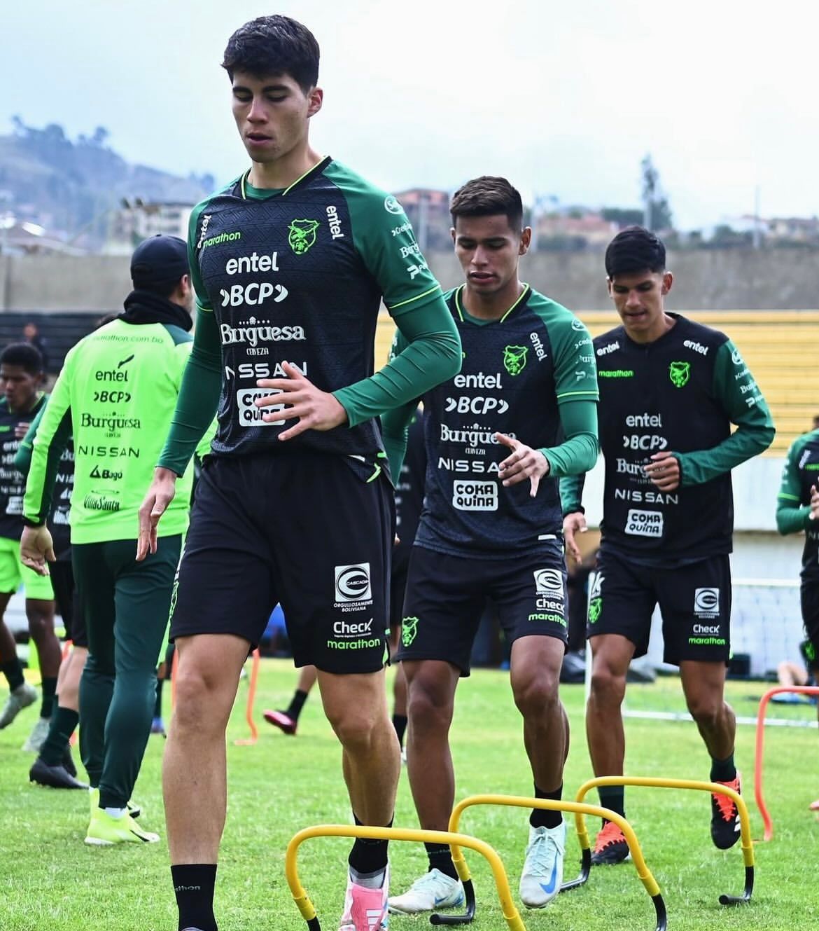 Óscar David López, in training with Bolivia