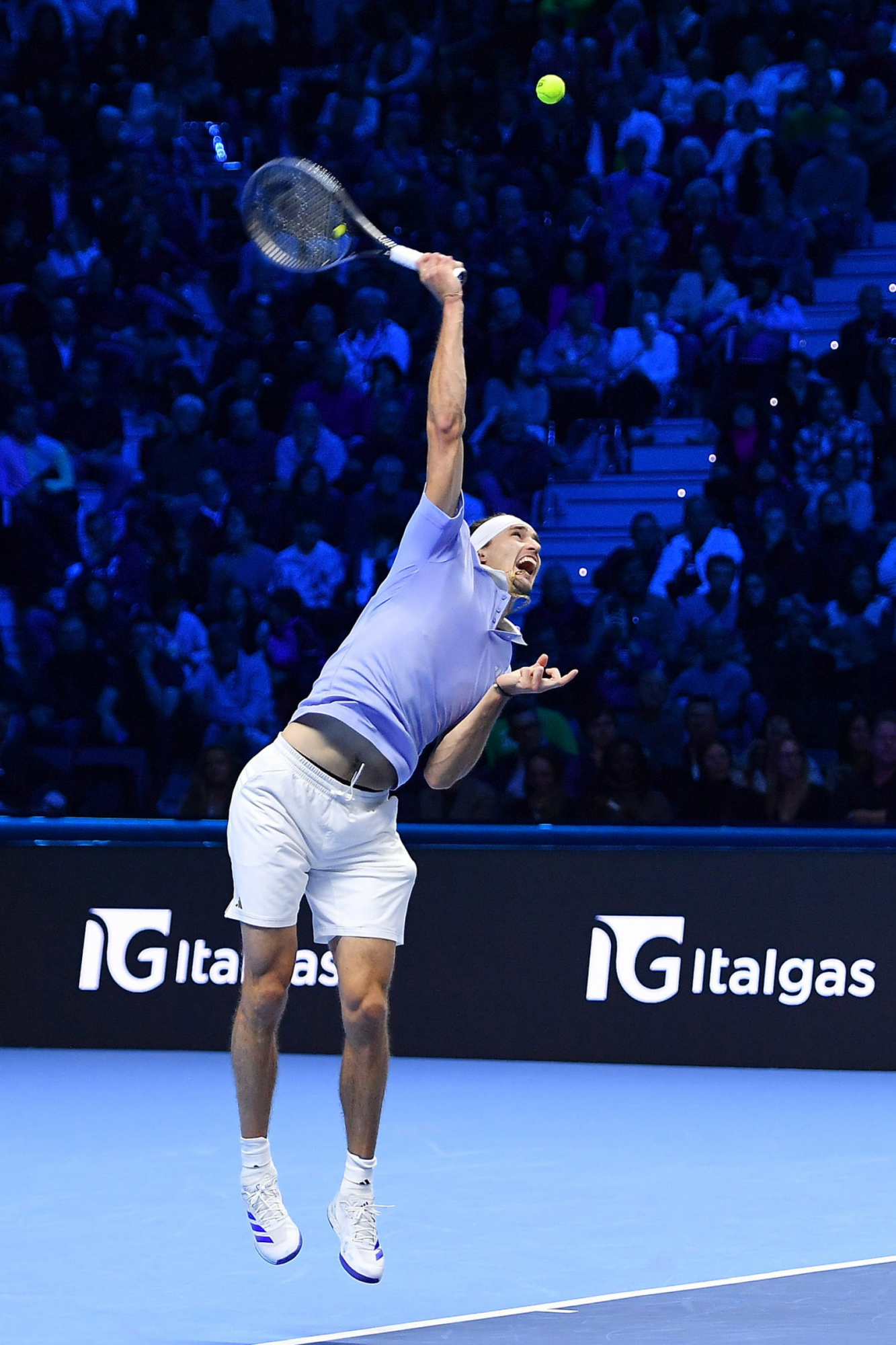 Zverev, al servicio