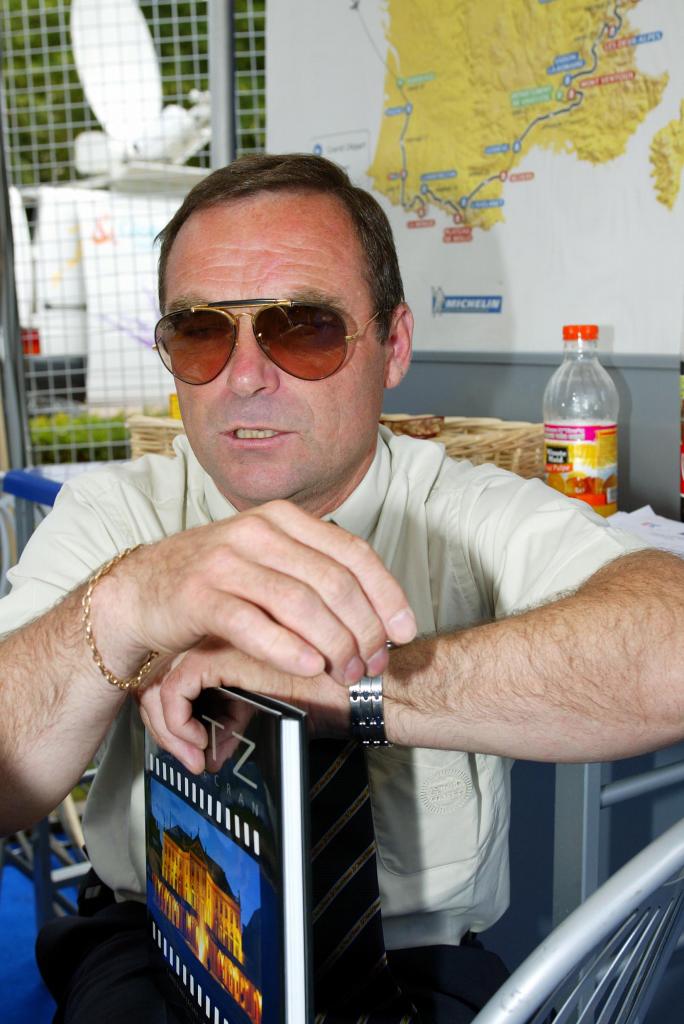 Hinault en el inicio del Tour 2002