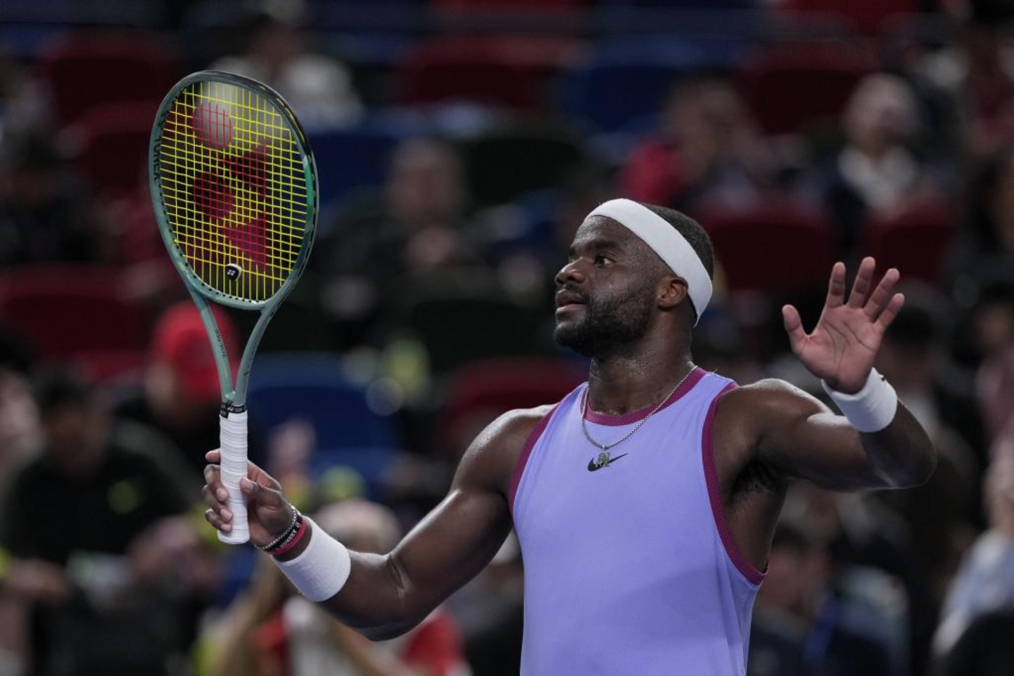 Tiafoe recibe una de las mayores multas del tenis por los incidentes de