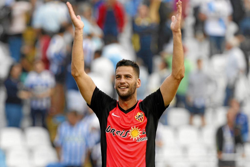 Edgar Méndez celebra un gol con el Almería