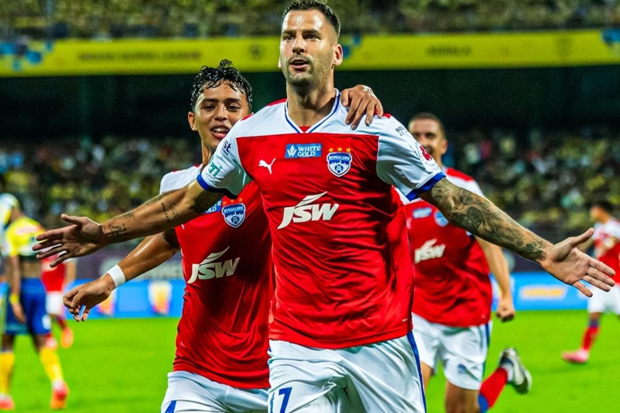 Edgar Méndez celebra gol con Bengaluru