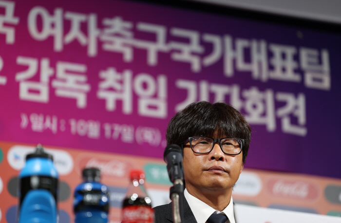 Shin Sang-woo, en rueda de prensa