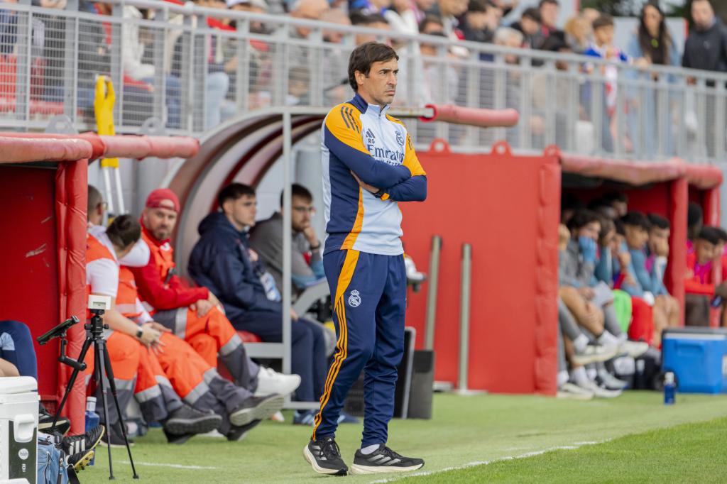 Raúl, durante el partido entre el Atl. Madrid B y el Castilla en el Cerro del Espino.