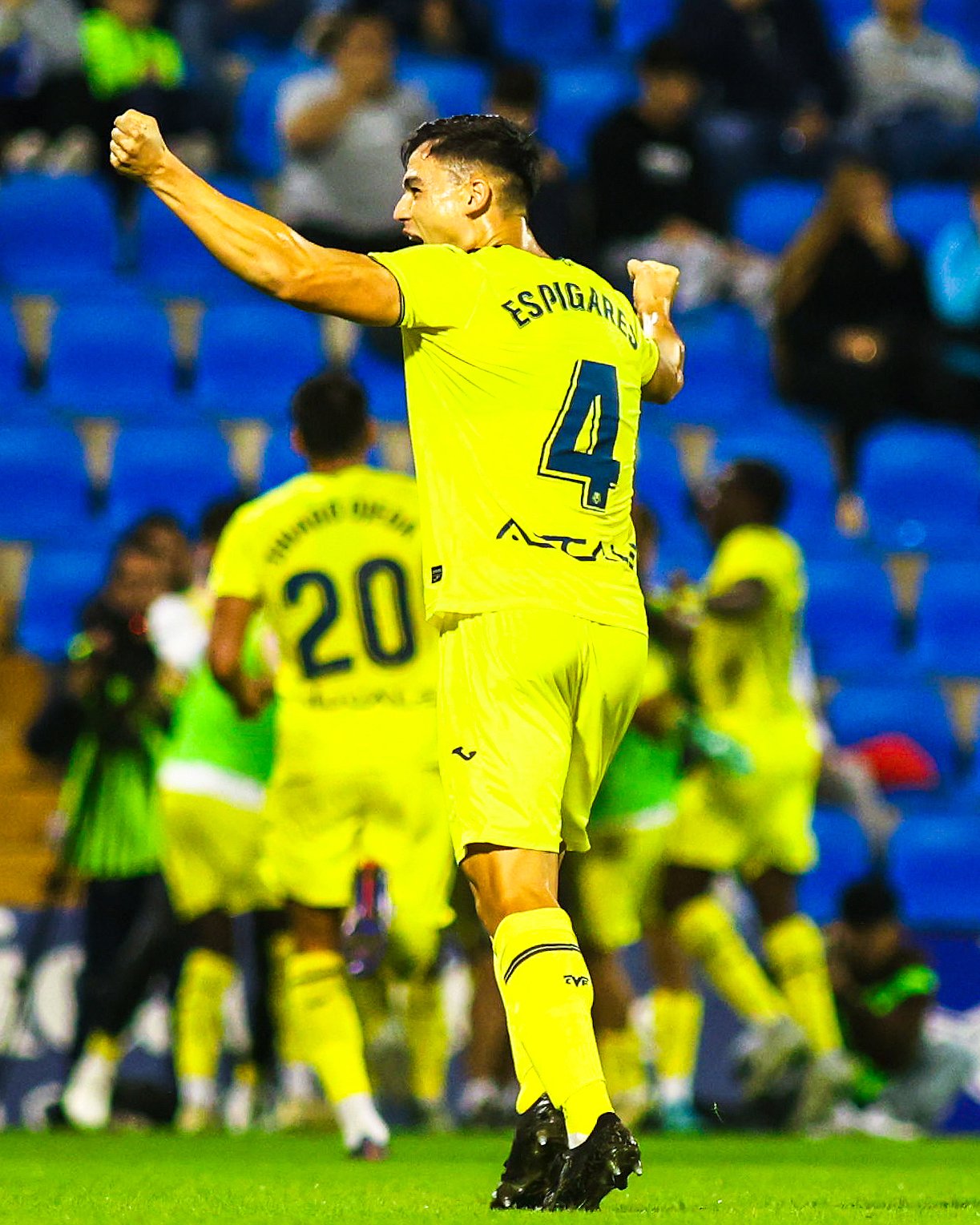 Espigares celebrando un triunfo del Villarreal B.