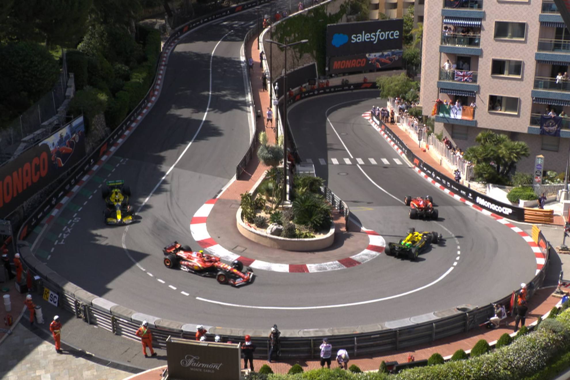 Leclerc gana al fin, tras un 'desastre aéreo', con Sainz 3º y Alonso 11º