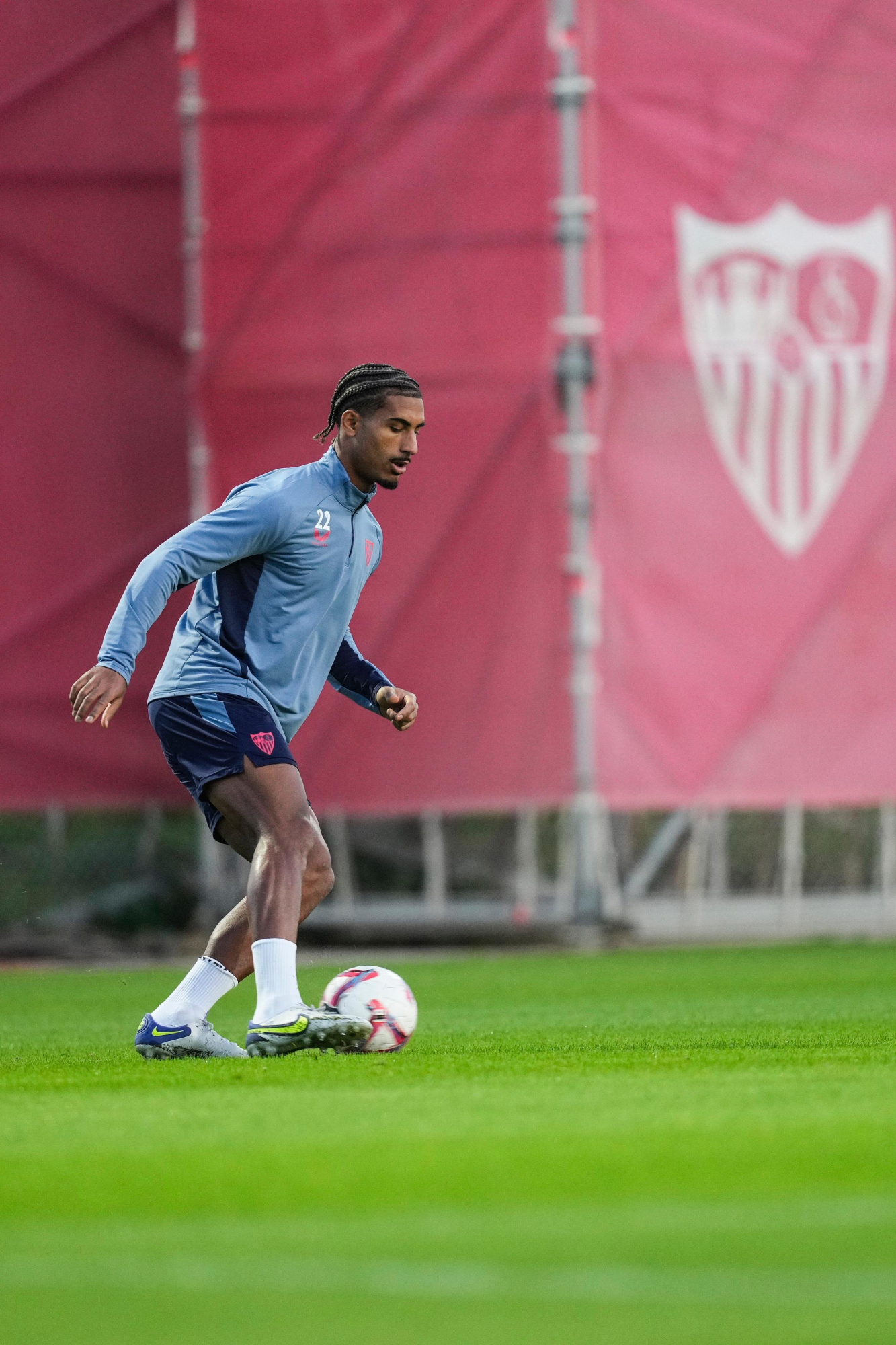 Loïc Badé, en entrenamiento.