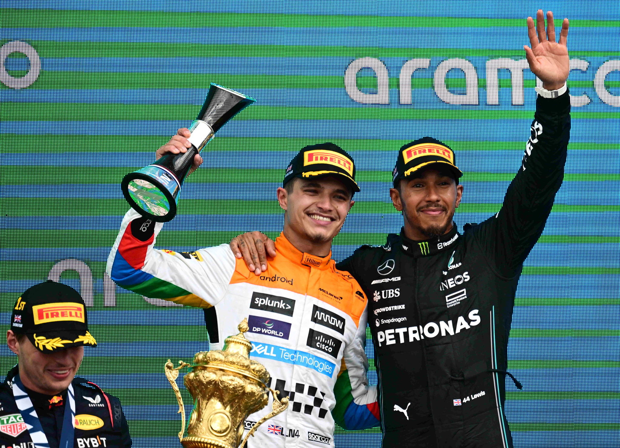 Lando Norris y Lewis Hamilton compartieron podio en su carrera en casa.