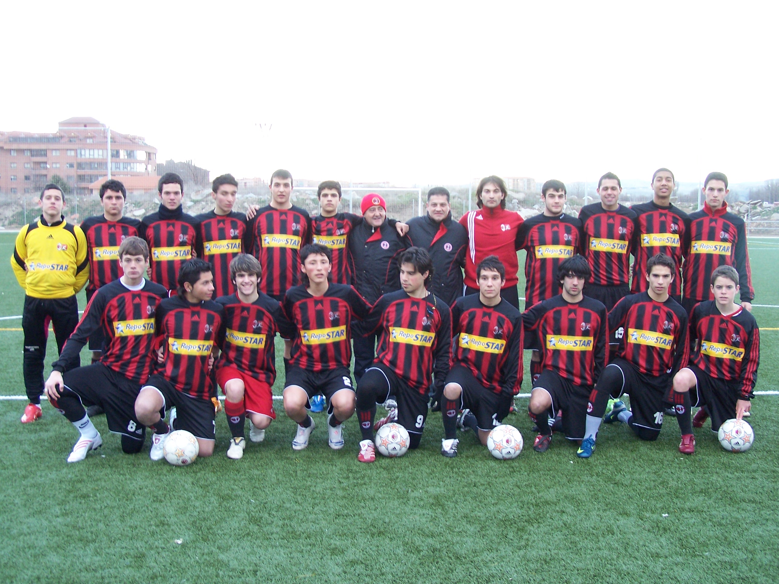 Academia de Milán, posa antes del inicio de un partido