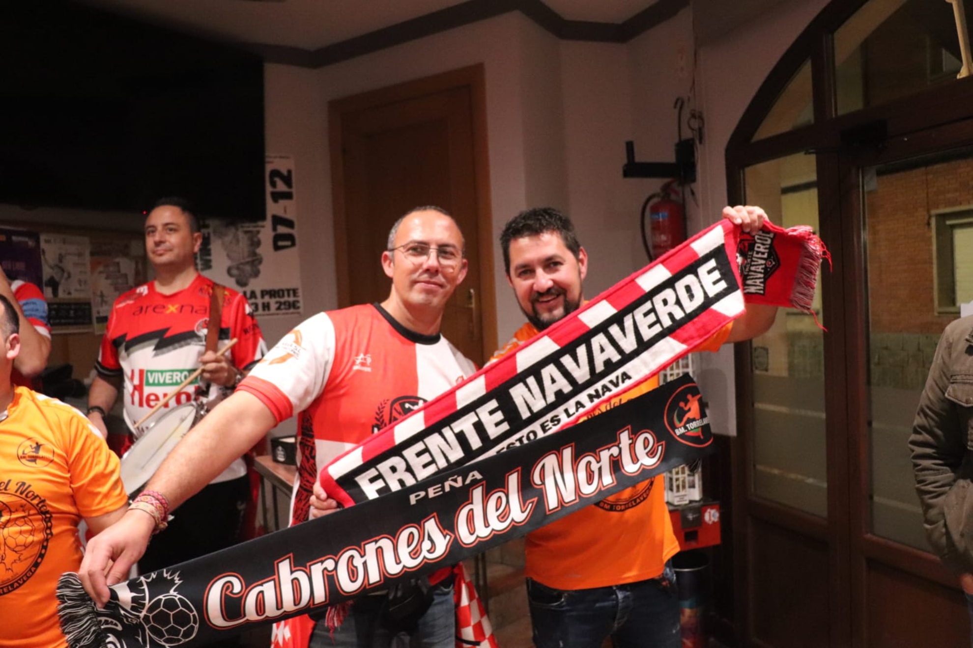 Los presidentes de las peñas 'Frente Navaverde' y 'Cabrones del norte'.