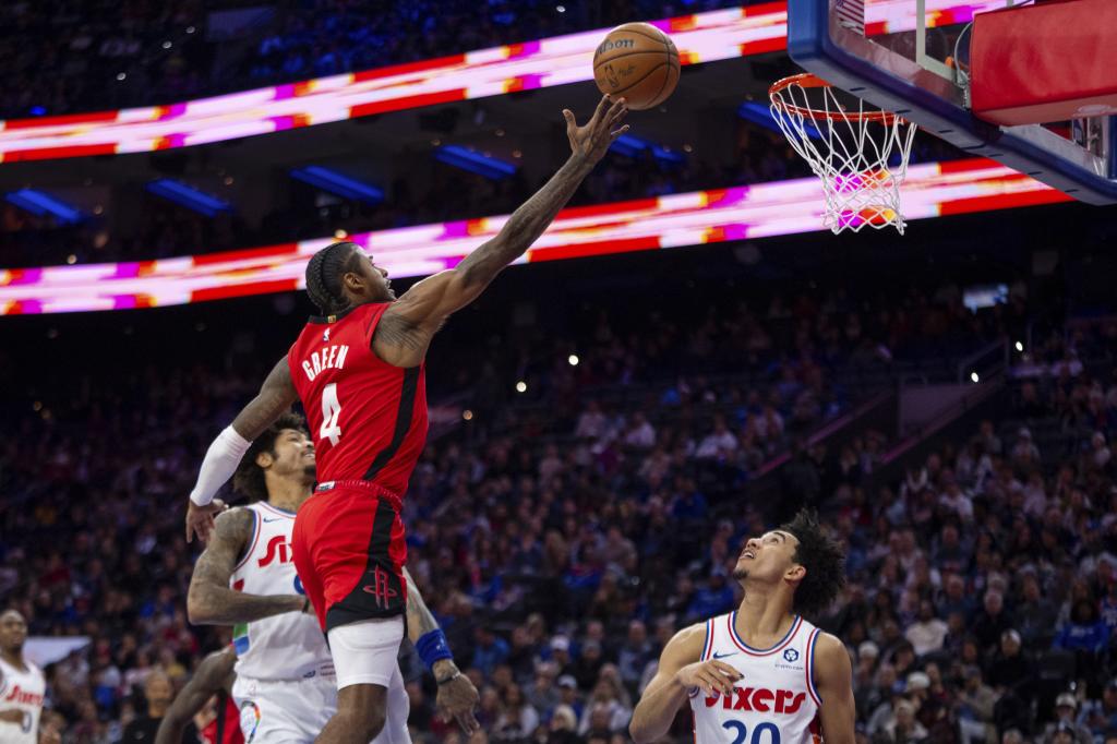 Jalen Green hace una entrada a canasta.