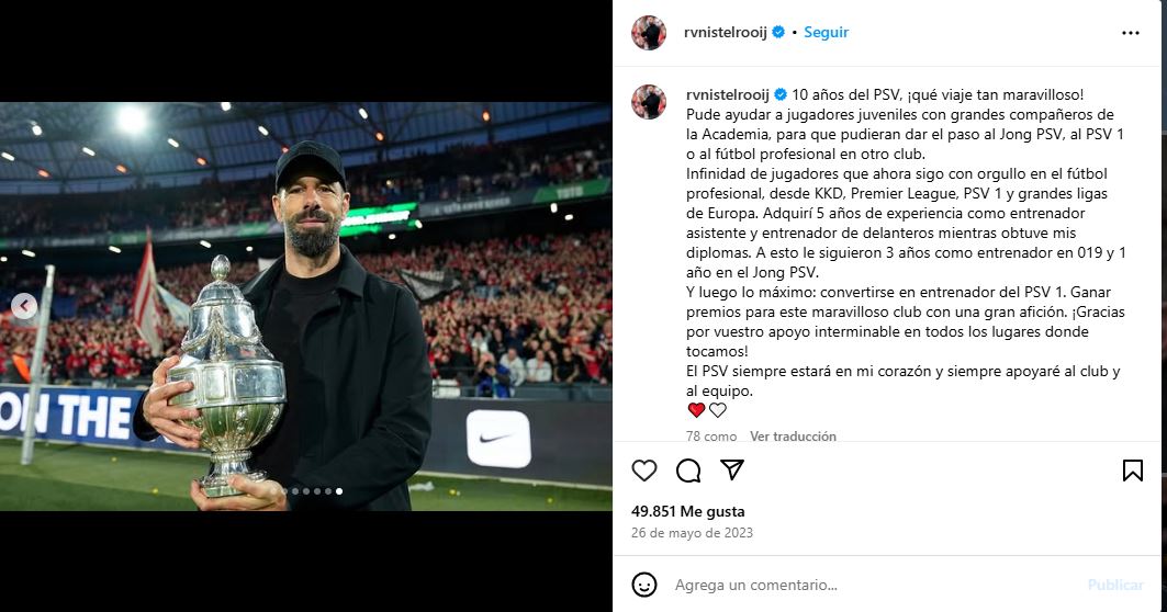 Van Nistelrooy poses at PSV's farewell with the Dutch Cup.