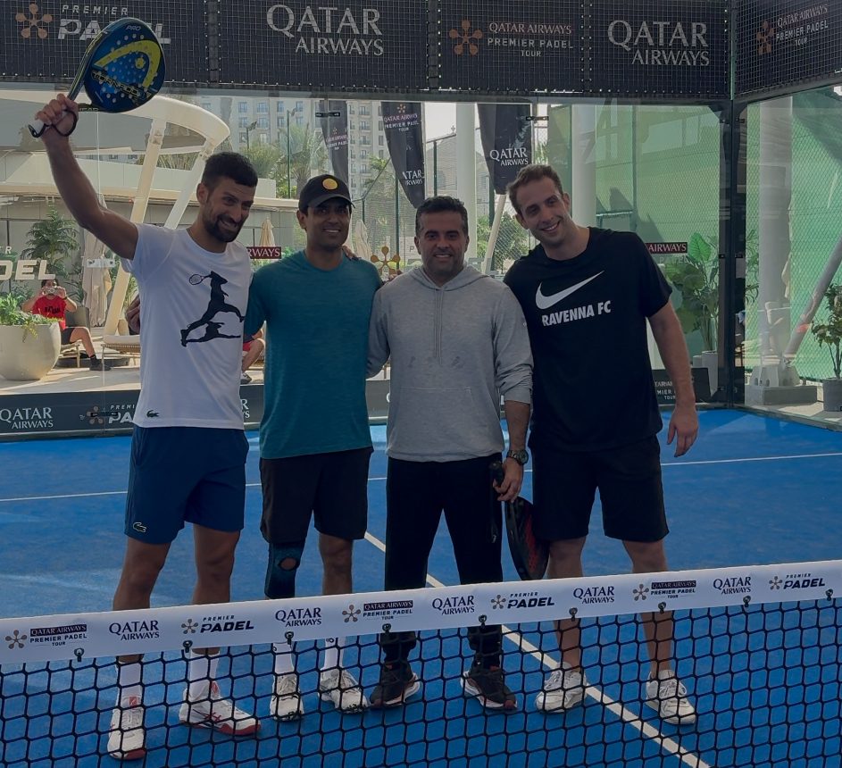Djokovic y Al Khelaifi tras el partido de esta mañana en Lusail.