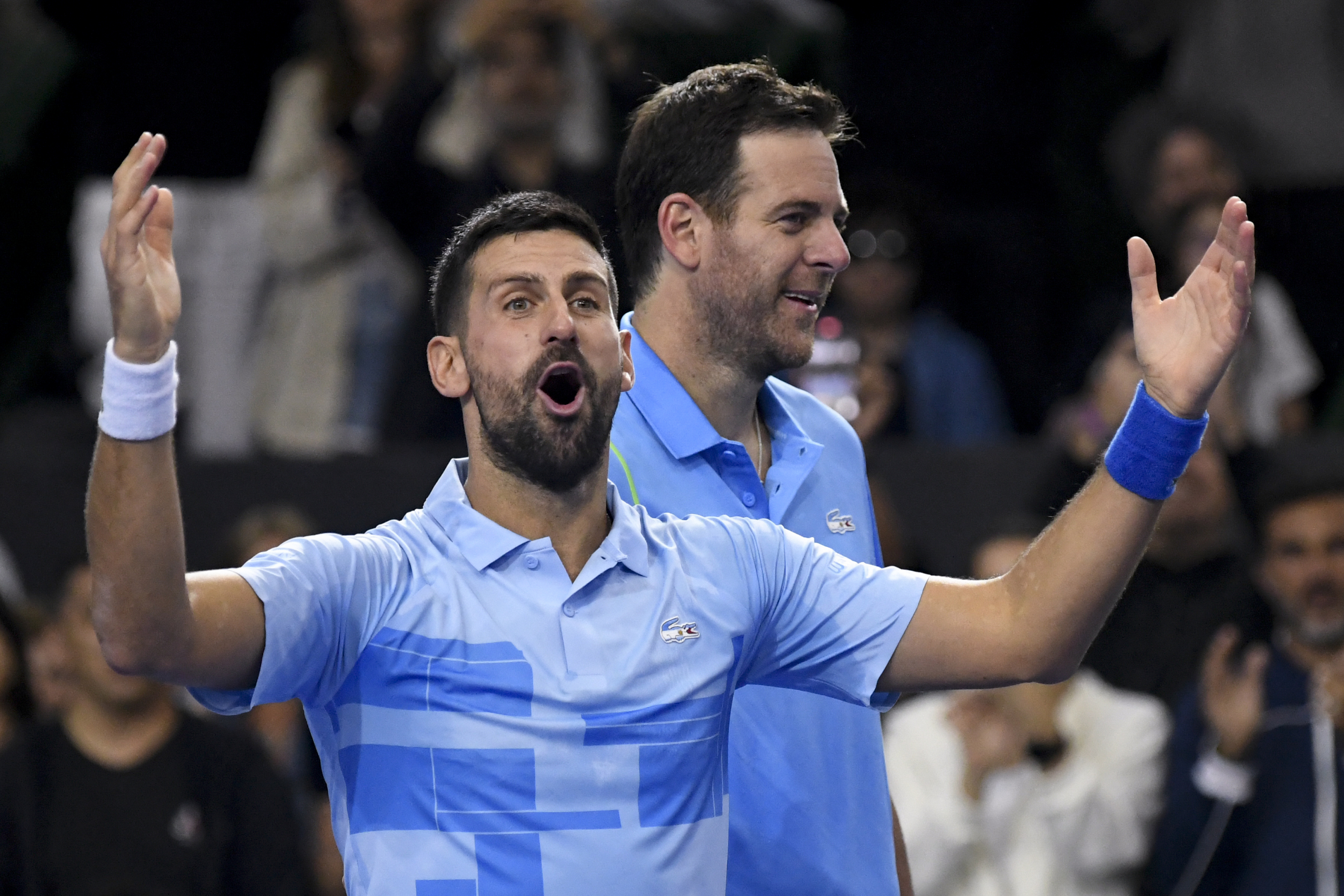 Djokovic y Del Potro, durante su partido de exhibición.