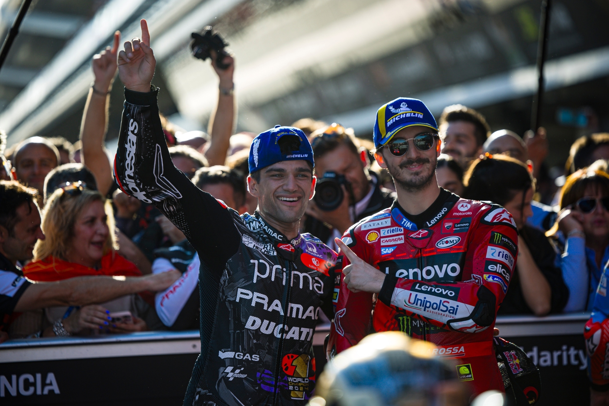 Jorge Martín y Pecco Bagnaia, después de la carrera del domingo.