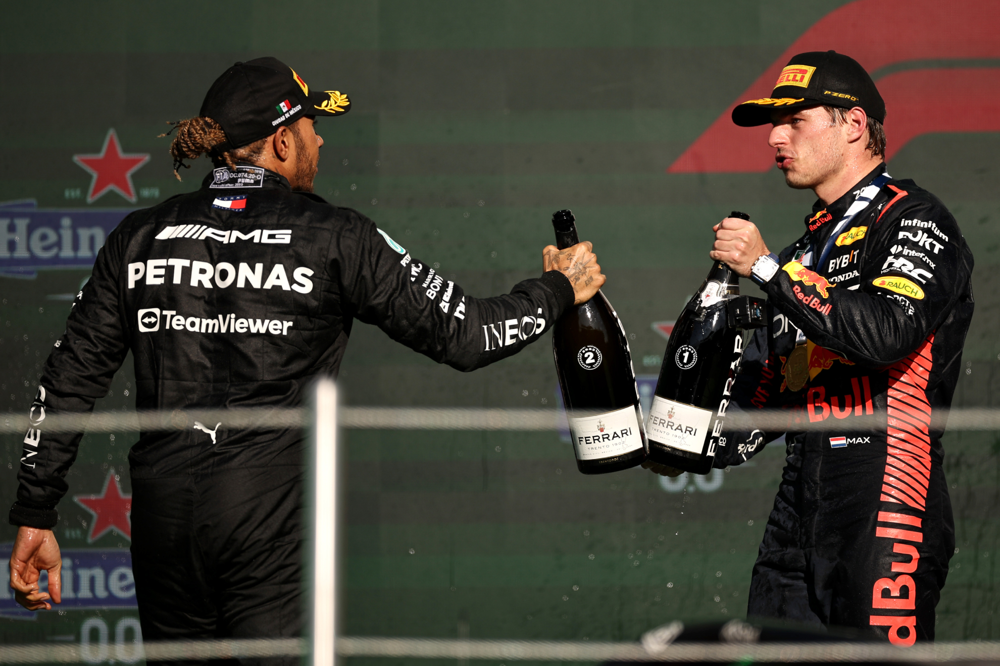 Lewis Hamilton y Max Verstappen, juntos en el podio