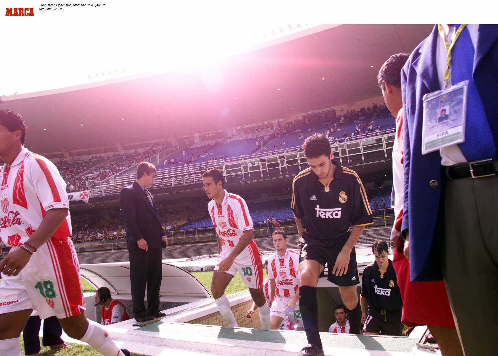 Raúl, saltando al césped de Maracaná