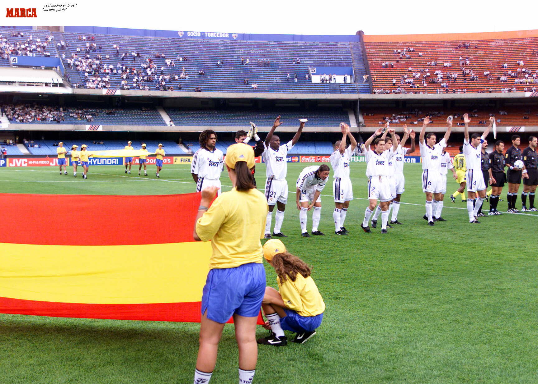 Momento himnos antes del partido ante el Al Nassr