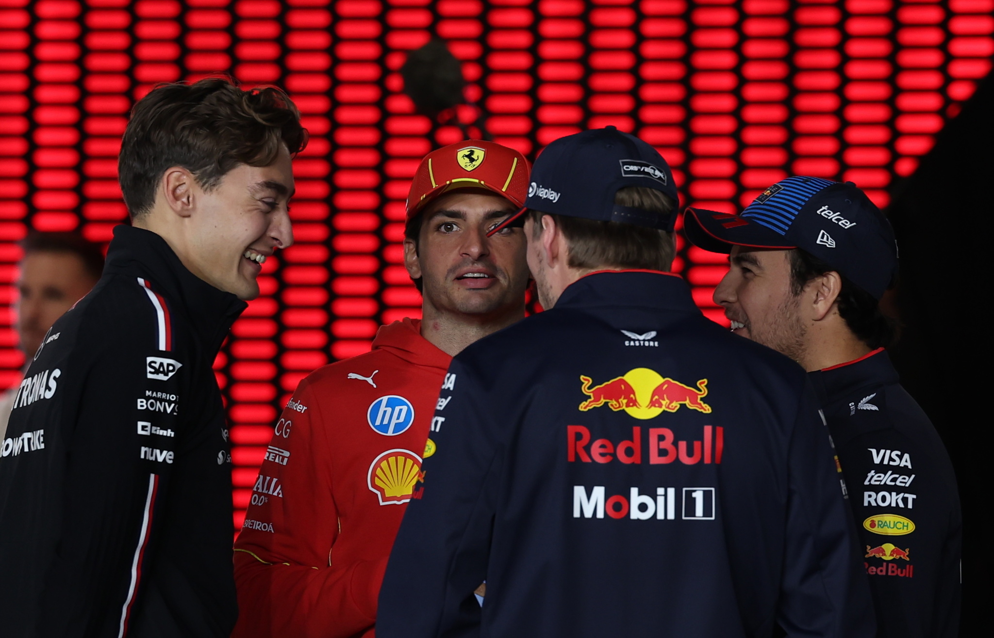 George Russell habla en Max Verstappen, Checo Pérez y Carlos Sainz en Qatar