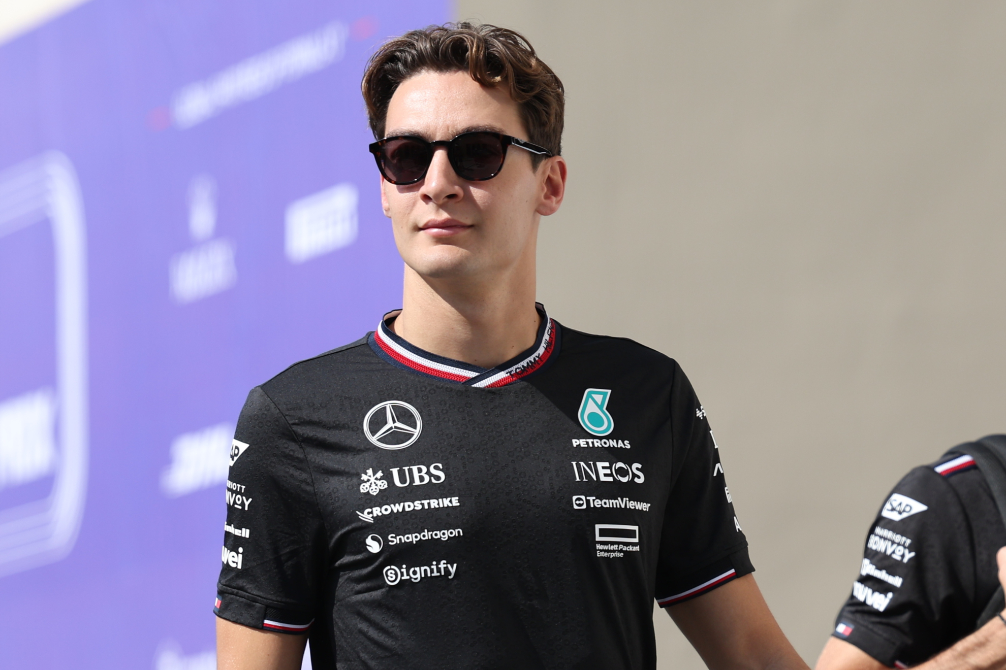 George Russell legando a Abu Dhabi.