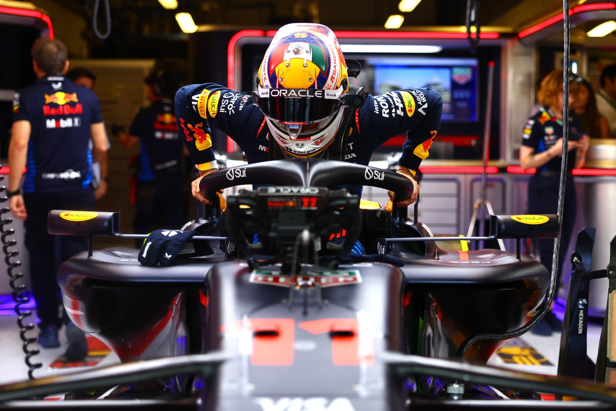 Checo Pérez, en el trazado de Yas Marina.