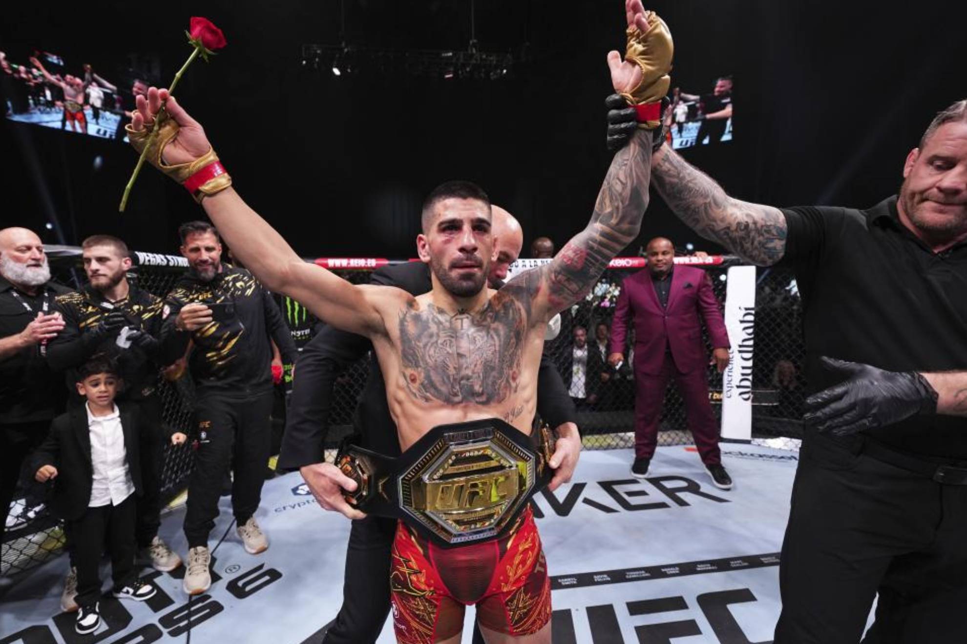 Ilia Topuria, tras ganar a Max Holloway.