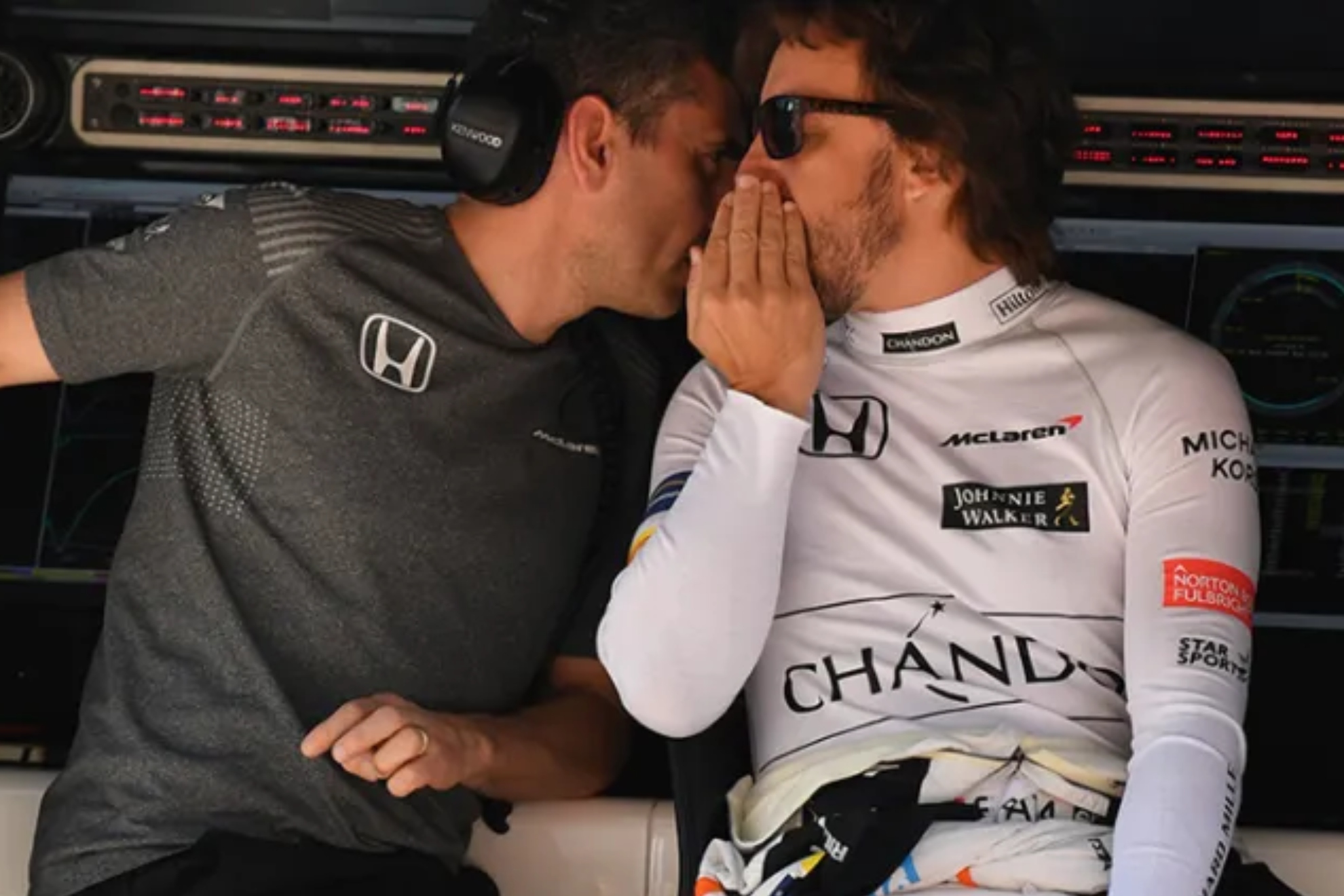 Alonso bromea con el título de McLaren: "Deberían darme la prima por ganar  el Mundial" | Marca