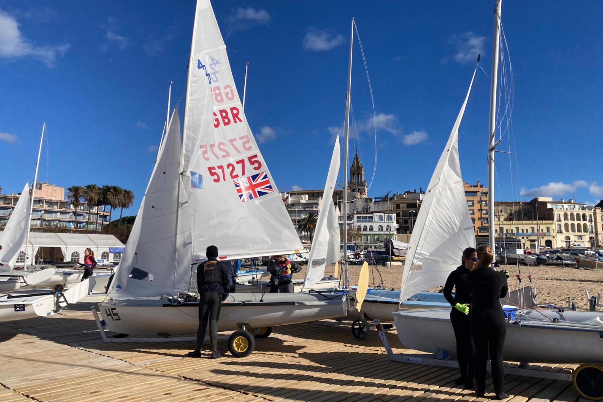 Las tripulaciones ya están entrenando en Palamós preparando la Christmas Race.