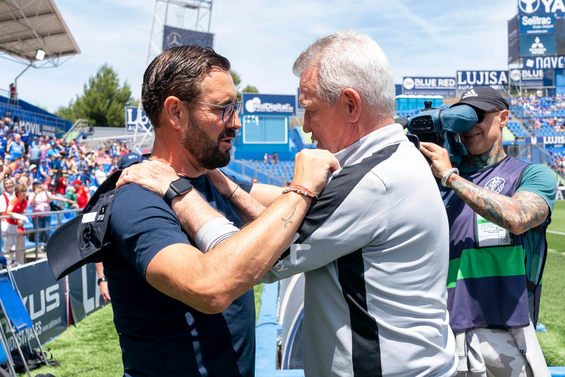 Bordalás y Aguirre se saludan en la única victoria del Mallorca ante el míster azulón.